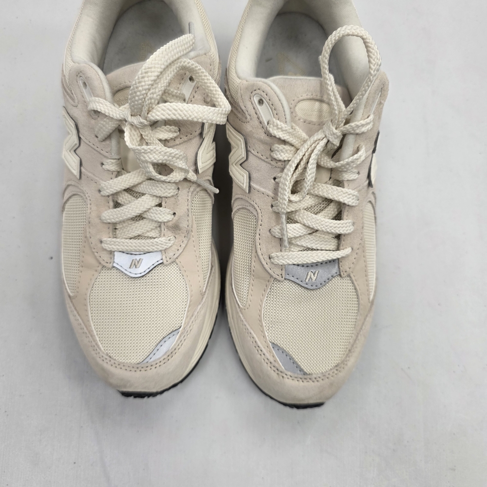 New Balance 2002R Cream Sneakers - Picture 4 of 8